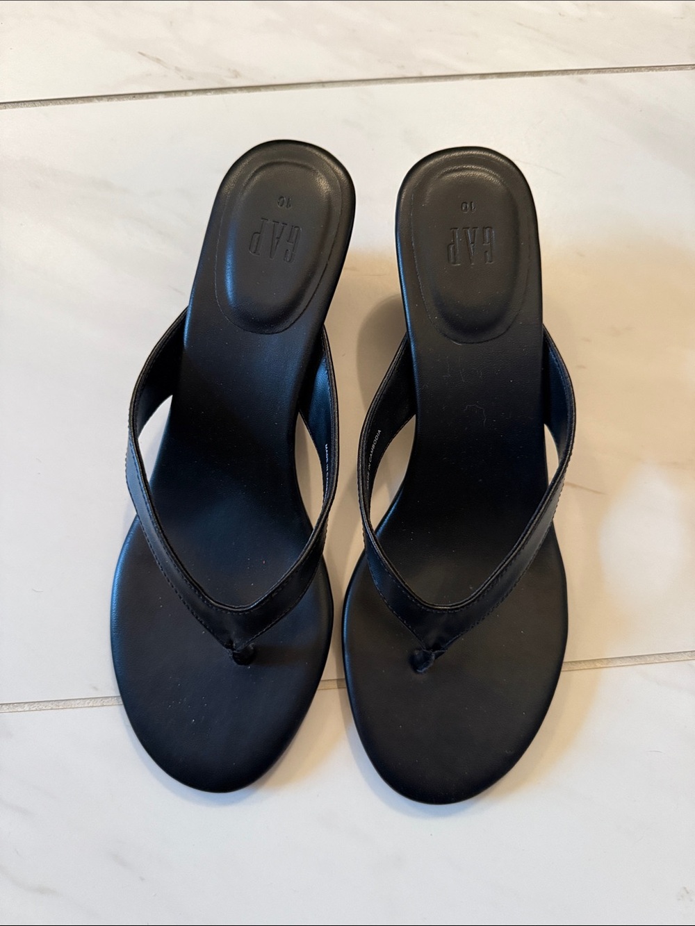 GAP Black Women's Leather Flip Sandals